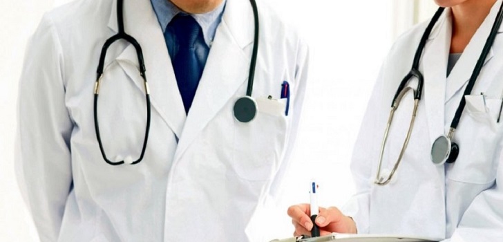 Profesionales sanitarios Brecha salarial en sanidad: los hombres cobran 10.000 euros anuales más que las mujeres